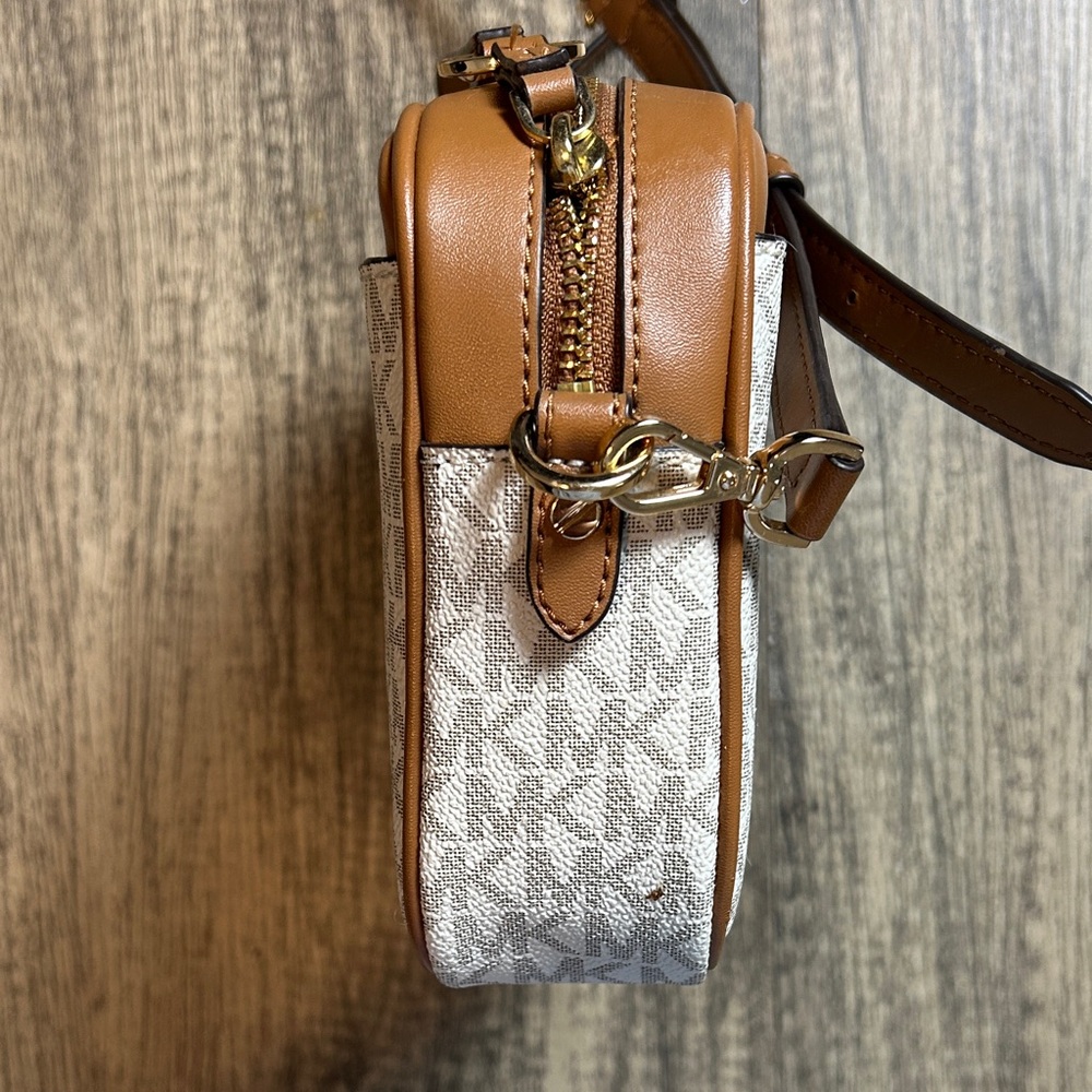 NWOT Michael Kors White and Brown Signature Crossbody Bag - Picture 5 of 14